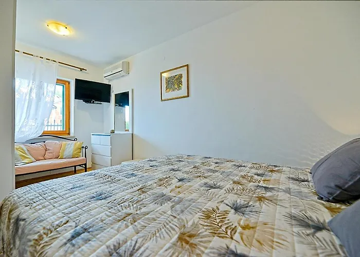 Apartamento With Parking Space Postira, Brac - 2913